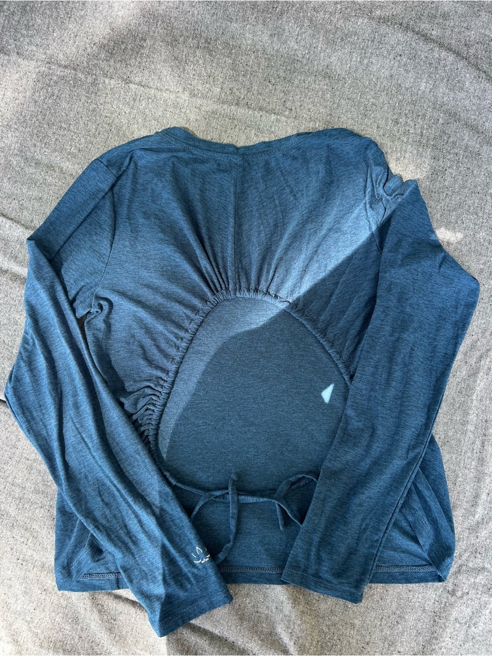 Beyond Yoga Featherweight Inner Circle Cutout Knit Top Celestial Blue - Picture 4 of 6